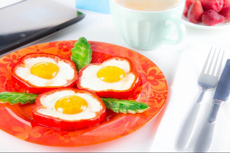 eggsufs frits au poivre un plat copieux au menu régime aux œufs